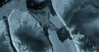 Manhattan-Sized Ice Island Calved From Greenland Glacier, Largest Arctic Ice Loss in a Decade