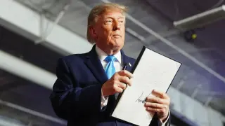 Judge Blocks Trump's White House Media Ban, DOJ Appeals