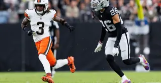Raiders Face WR Crisis as Kubiak Weighs Trade Options