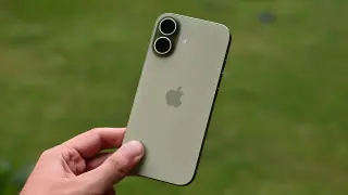 iPhone 17 Still Shines as iPhone 18 Rumors Grow