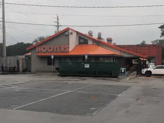 Health violations end Hooters' 40-year run in Jacksonville