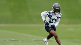 Witherspoon's extension talks edge ahead of Gonzalez's