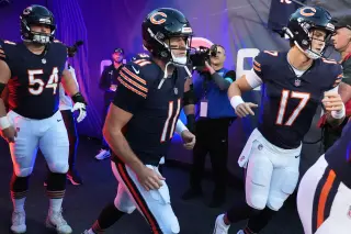 Bears Face QB Dilemma: Keenum's Hot Hand vs. Bagent's Depth Chart Status