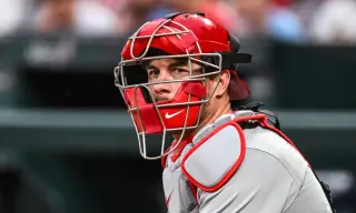 Realmuto exits Dodgers finale with bruised left wrist after 97 mph pitch