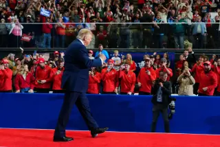 Trump’s Mississippi Rally Highlights GOP’s Midterm Vulnerability in Red States