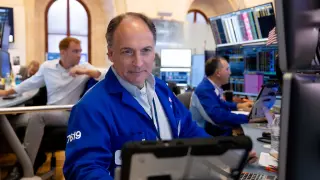 Meta Nears $2T Cap as Bond Selloff and AI Deals Reshape Market