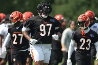Bengals’ hot camp day sees both sides rise, Burrow clicking and young depth shining