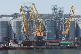 Black Sea turmoil lifts wheat as Sea of Azov disruptions tighten exports