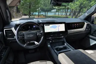 GM Embraces CarPlay and Android Auto in New Infotainment Makeover