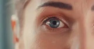 Showering With Contacts Led to Blindness: A Teen's Cautionary Eye Tale