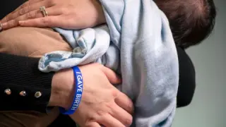 Wristbands aim to cut postpartum risk nationwide