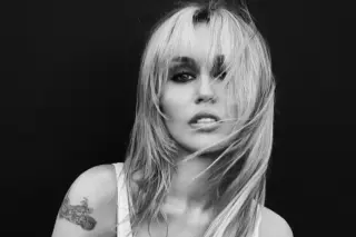 Miley's 'Bass Persuades' Returns to No. 1 After 13-Year Gap