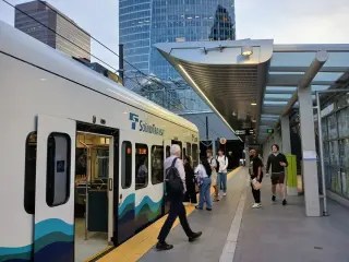Seattle Light Rail Surges to No. 1 U.S. Ridership After Lake Washington Link Opens