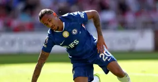 Sunderland deny Chelsea Europa dream with 2-1 win at Stadium of Light