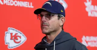NFL Midseason: Coaches Face Heat as Injuries and Poor Records Define 2026
