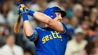 Cal Raleigh Struggles to Catch Fastballs, Clouding Mariners’ Momentum