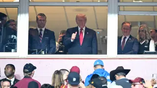 Trump Scraps Plans to Attend Steelers-Bucs Game Amid Midterm Campaign Push