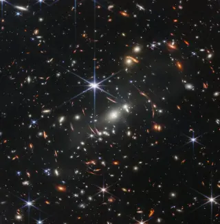 JWST uncovers a fresh gravitational arc, hinting at galaxies from the universe’s early era