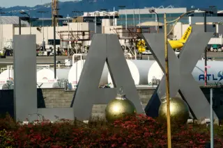 LAX arrest links LA woman to Iranian arms-trafficking case