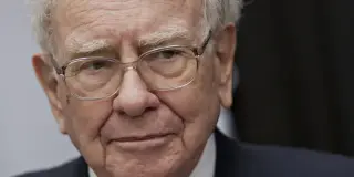 Buffett Urges Investors to Tread Carefully in AI-Fueled Markets