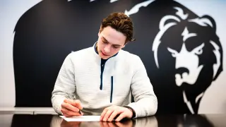 Bruins Sign 2025 Draft Pick James Hagens, Begin Pro Career