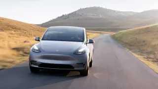 Tesla FSD v14 Lite for HW3 Targets June Release With AI4 Parity, Park Start and More