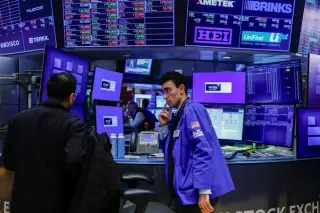 Tech Sell-Off and Dollar Weakness Mark a Volatile Week for Global Markets