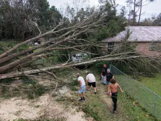 Hurricane Isaias leaves four dead and power outages across Gulf Coast
