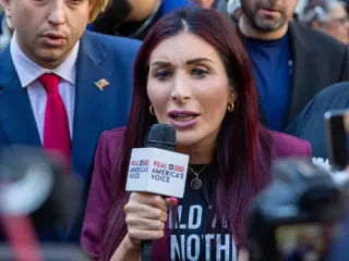 Zelenskyy Hosts Far-Right Activist Loomer in Kyiv Interview, Stirring Kyiv-Washington Currents