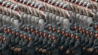 US Ambassador Says Trump Offered Arms to China During Xi Summit, Prompting Official Denials