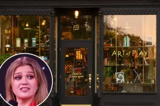 Art of Play Deletes Positive Review After Kelly Clarkson 'Pretty Woman' Callout