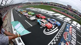 Larson Extends Chase Lead to 49 Points After Charlotte Win