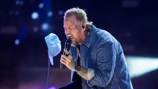 Jelly Roll pauses touring to focus on healing after divorce