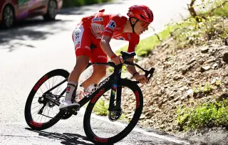 Pogačar Flirts with Disaster on a Treacherous Vuelta Descent