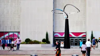 Trump urges Smithsonian to swap Infinity sculpture for 30-foot George Washington statue