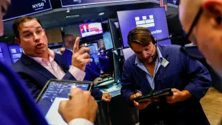 Fed Hike Triggers Mixed Markets as Futures Rally and Indices Retreat