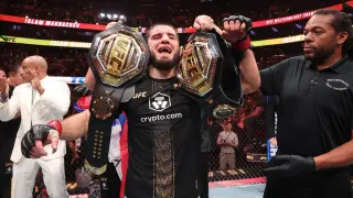 Makhachev Sets UFC History With 17th Straight Win at UFC 330
