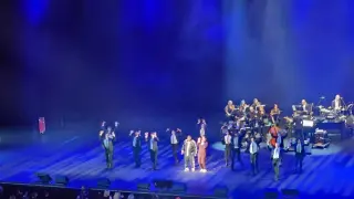 30 Rock Cast Reunites at Radio City for Unrehearsed 20th Anniversary Spectacle