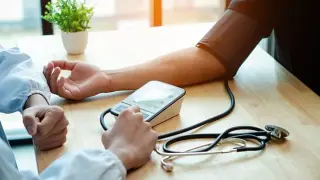 Dietitian Recommends Orange and Cottage Cheese Snack for Blood Pressure Control