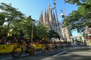 Visma-Lease a Bike edge Barcelona TT to seize yellow as Tour de France opener heats up