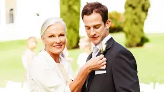 Dolores Catania's pale blue gown ignites debate over wedding-dress etiquette
