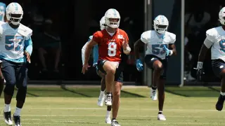 Levis bets on himself, claiming he's among NFL's elite quarterbacks