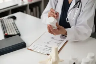 U.S. Cancer Patients Seek Chinese Drugs as FDA Delays Persist