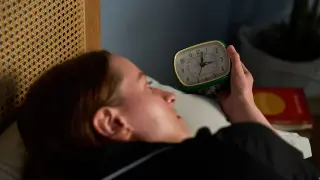 TV wind-down could be waking you at 3 a.m.—scientists weigh in
