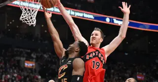 Cavs crumble late as Raptors tie series with 93-89 Game 4 win