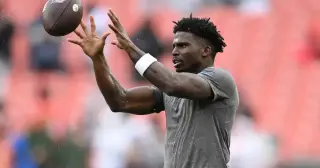 Chiefs Pursue Tyreek Hill Reunion After Receiver Injuries