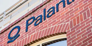 Palantir Falls as Anthropic Fears Spark AI Selloff, Trump Throws Support