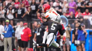 Chiefs Survive Late Raiders Rally to Stay 4-0, but Lose Two Receivers