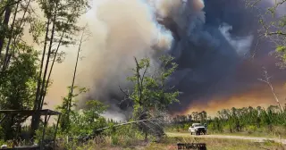 Kemp to assess Georgia wildfires as two major blazes burn tens of thousands of acres