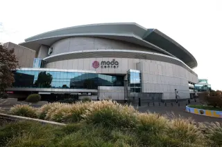 Blazers weigh meeting with Portland on Moda Center lease amid funding stalemate